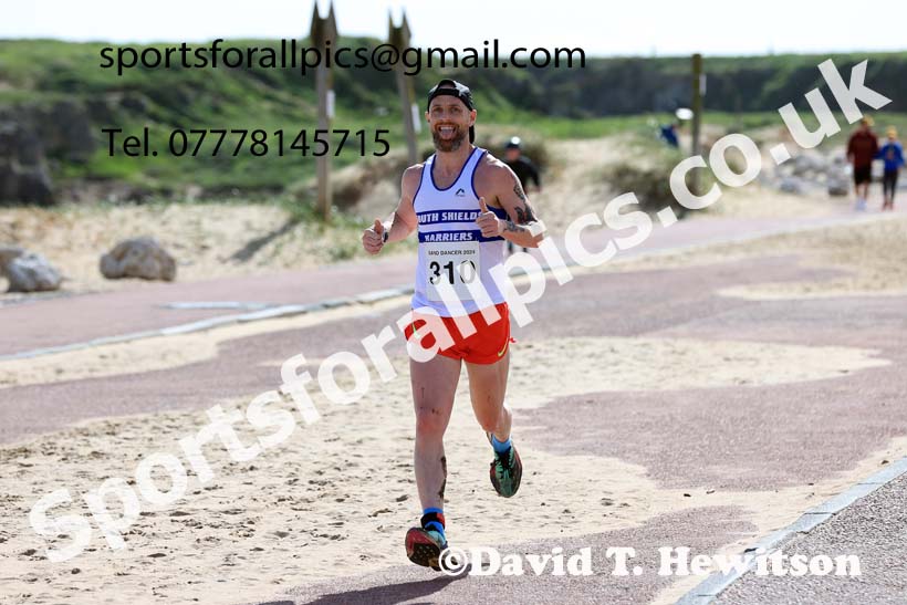 The 2024 Sand Dancer 10k Multi-Terrain, South Shields.  Photo: David T. Hewitson/Sports for All Pics
